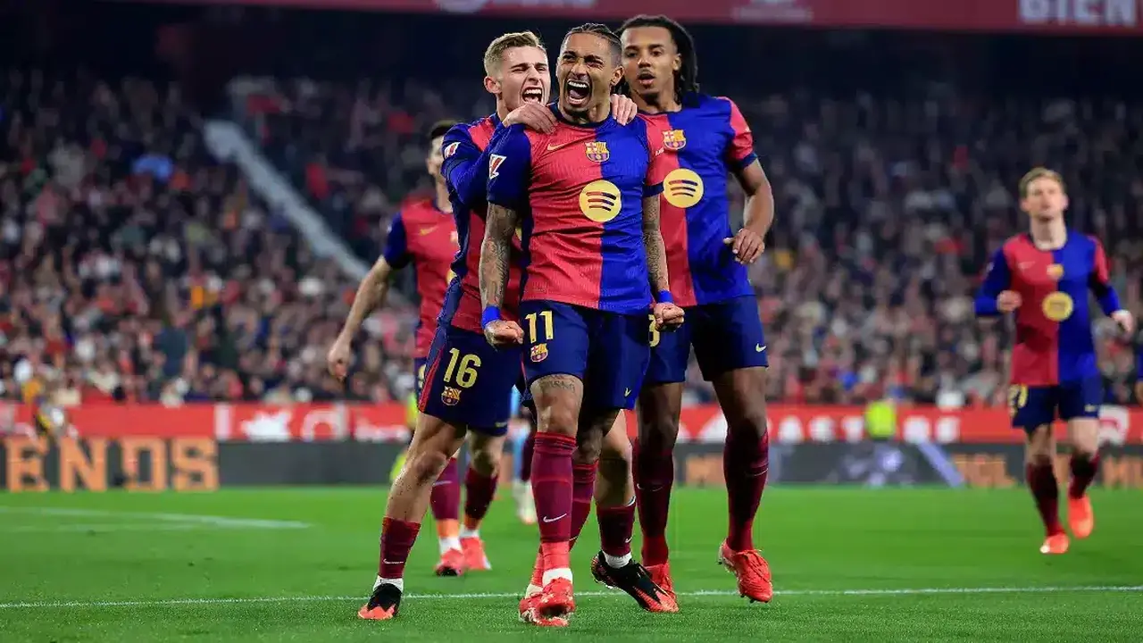 تنافس قوي على مدافع برشلونة خلال سوق الانتقالات الصيفية